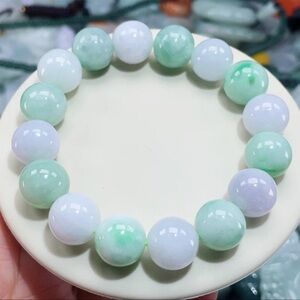 Elegant Green and White grade a jade Beaded Bracelet